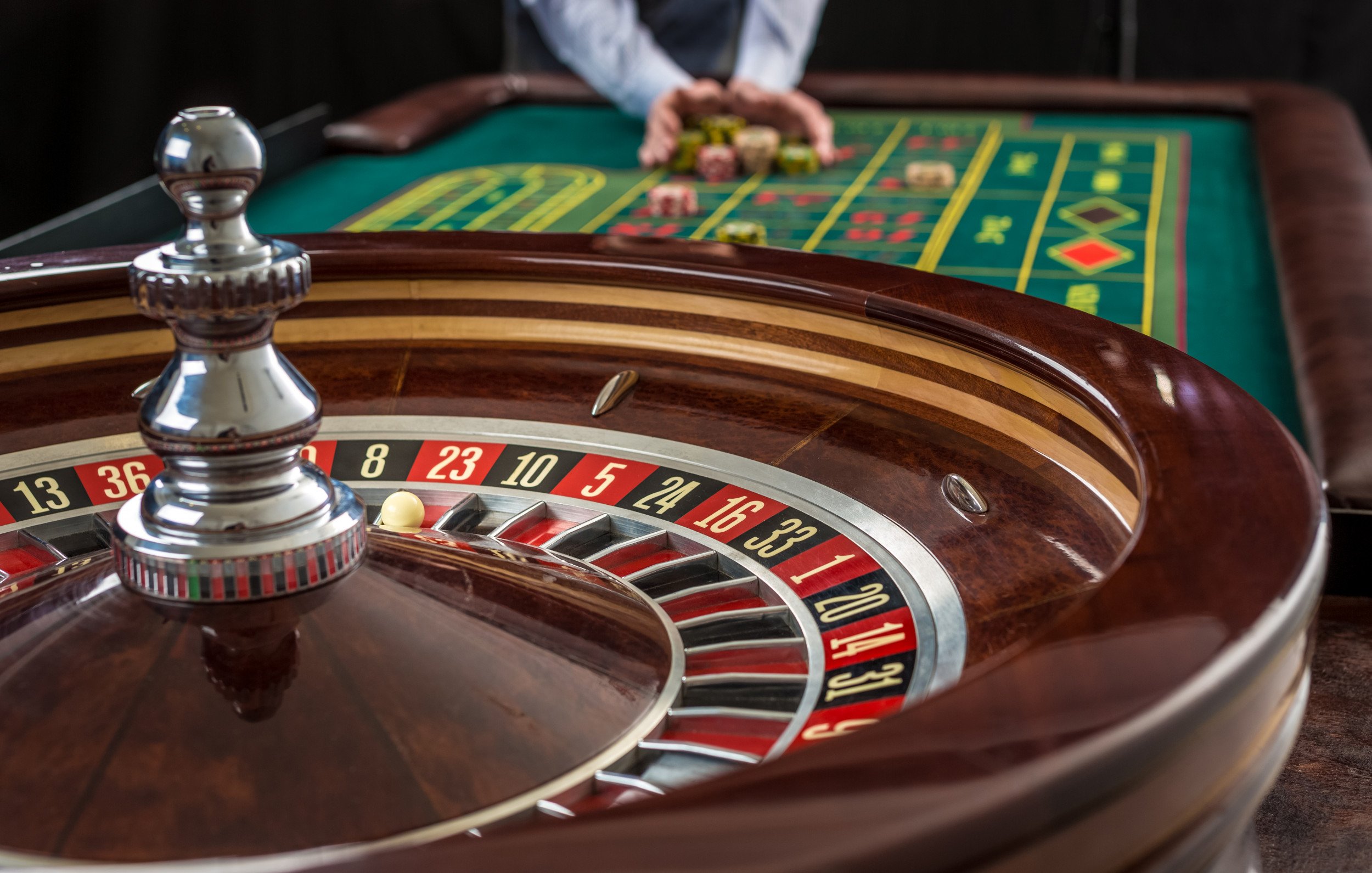 Giao diện nền tảng zalv888 với slot online và live casino trên mobile